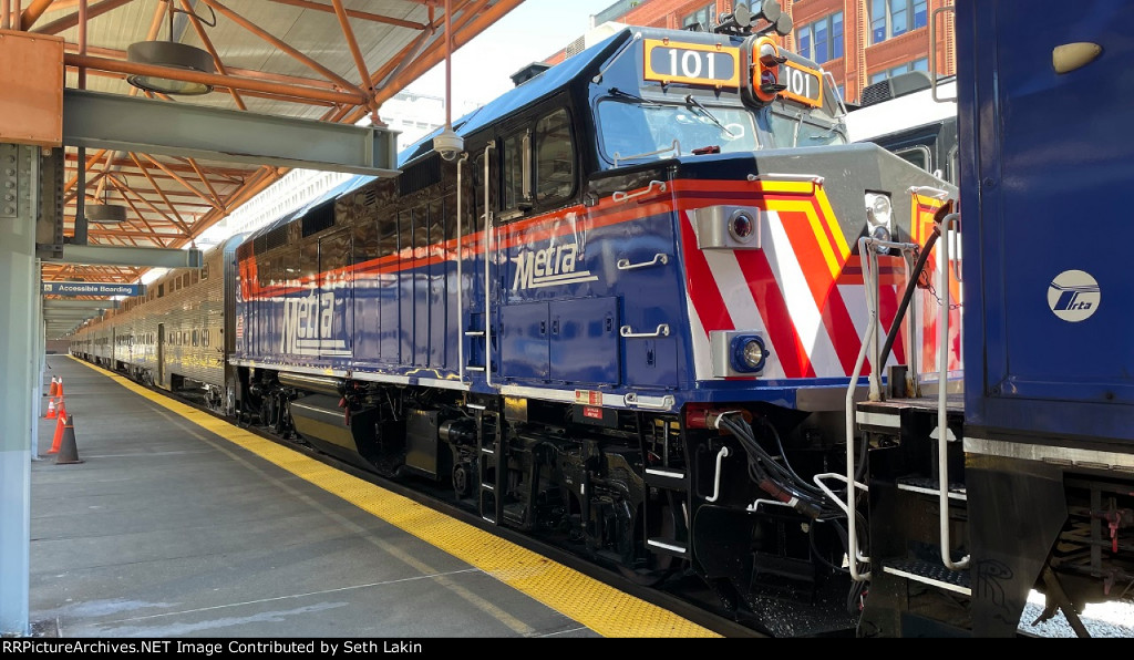 METX 101 at Lasalle St bring up Rock Island #622